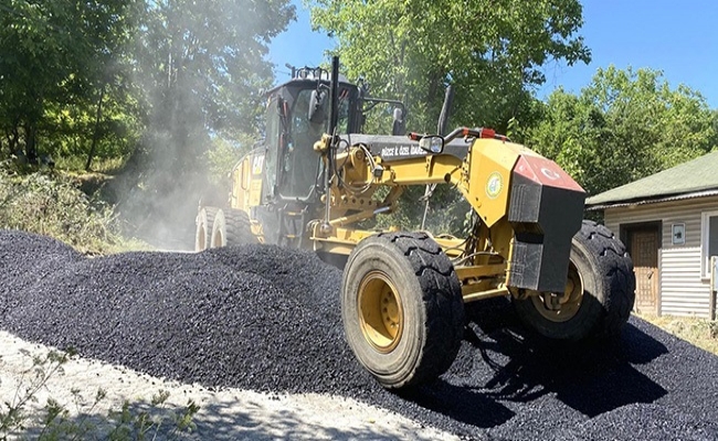 Bakacak Köyü yolu sıcak asfaltla kaplandı
