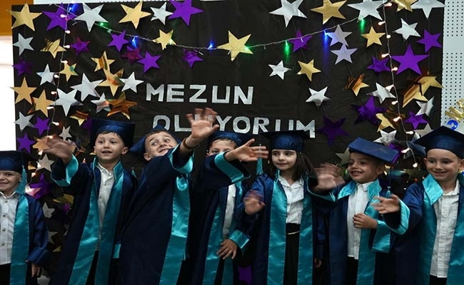 ÇOCUK ÜNİVERSİTESİ’NDE MEZUNİYET COŞKUSU