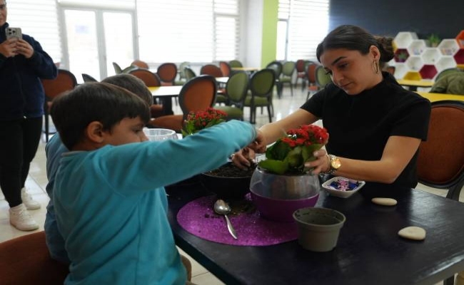 Çocuk Üniversitesinin özel misafirleri el becerilerini geliştirdiler