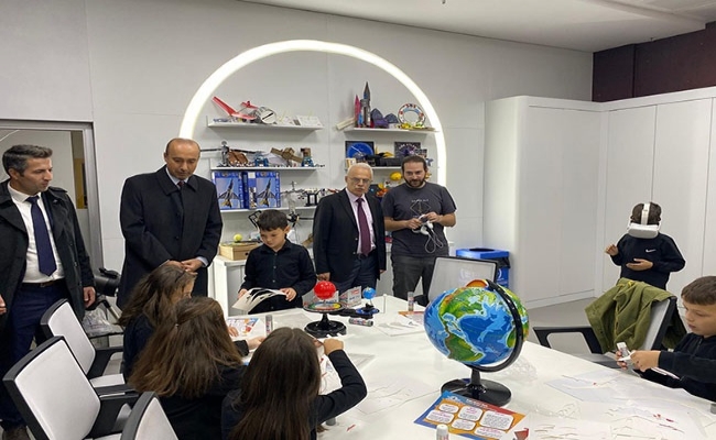 İl Müdürü Zekeriya Arslantürk’ten Bilim Merkezi Ziyareti