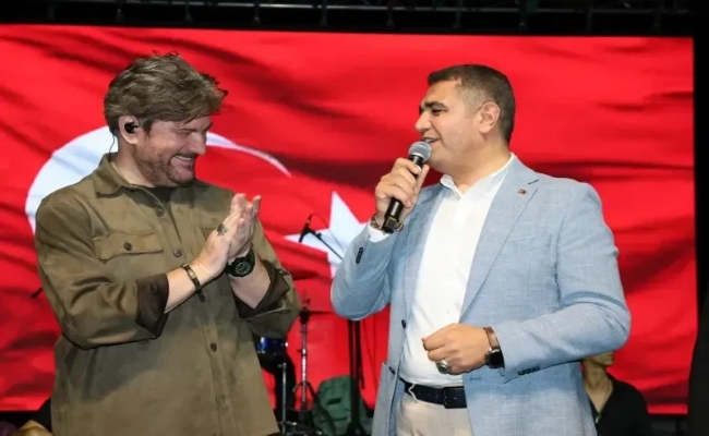 Vali Aslan’dan şarkı performansı